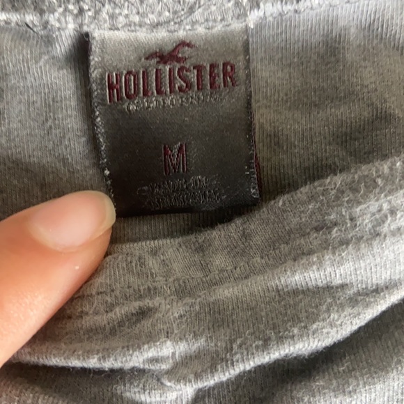 Hollister off the shoulder gray top in size M - Picture 2 of 5